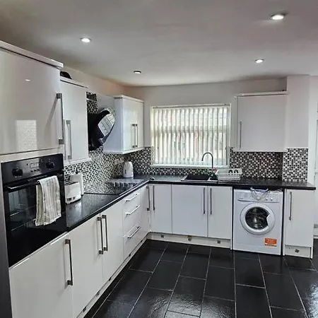 Airbnb Palace Apartment *